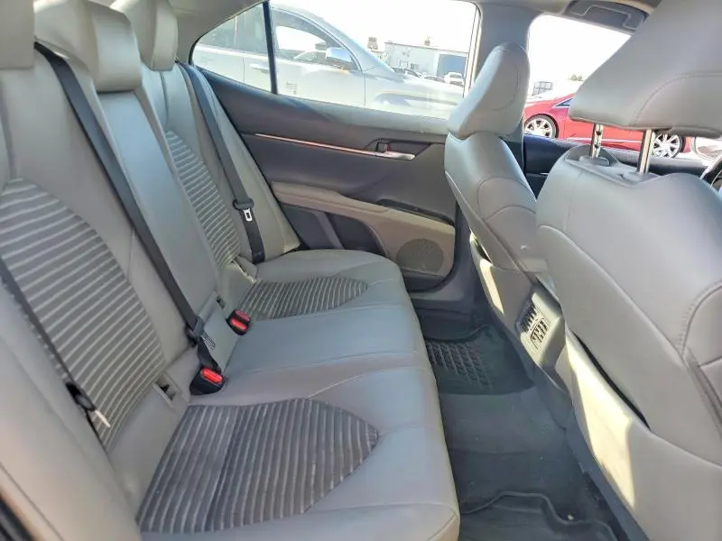 2019 TOYOTA CAMRY SE  
