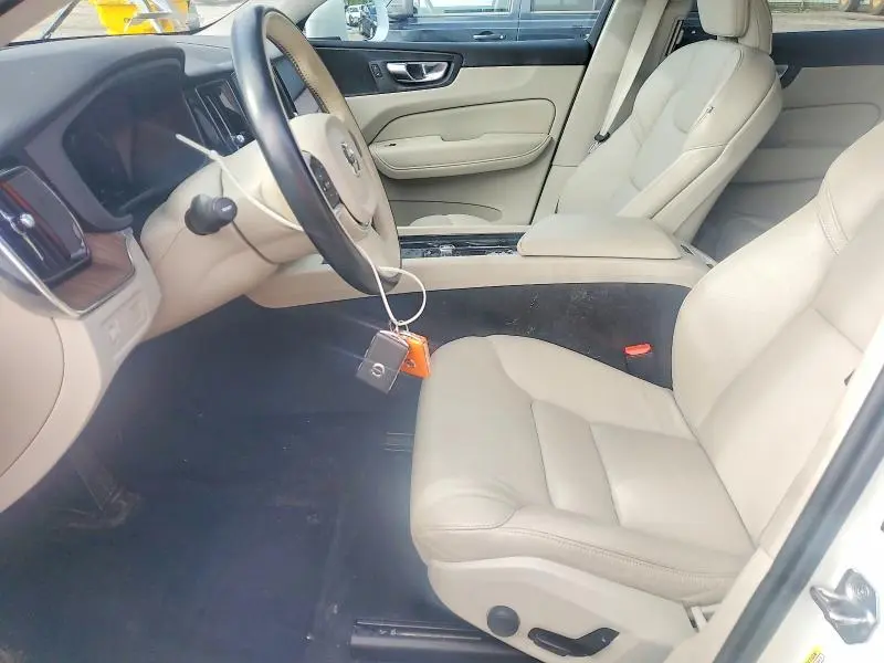 2021 VOLVO XC60 T5 MOMENTUM  