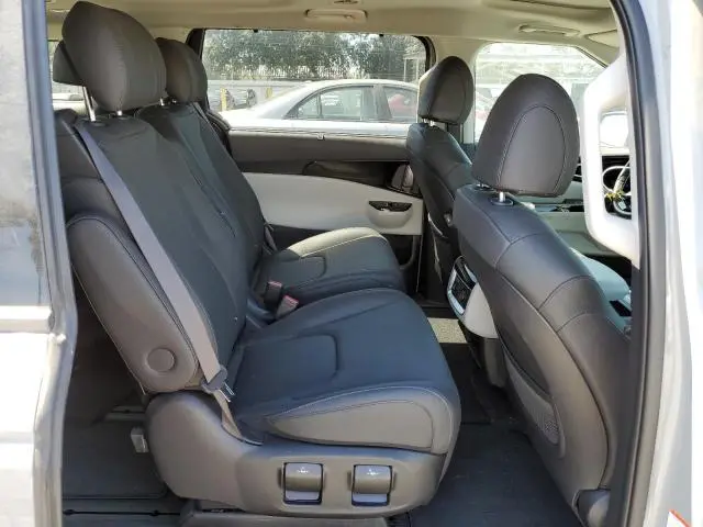 2024 KIA CARNIVAL SX  