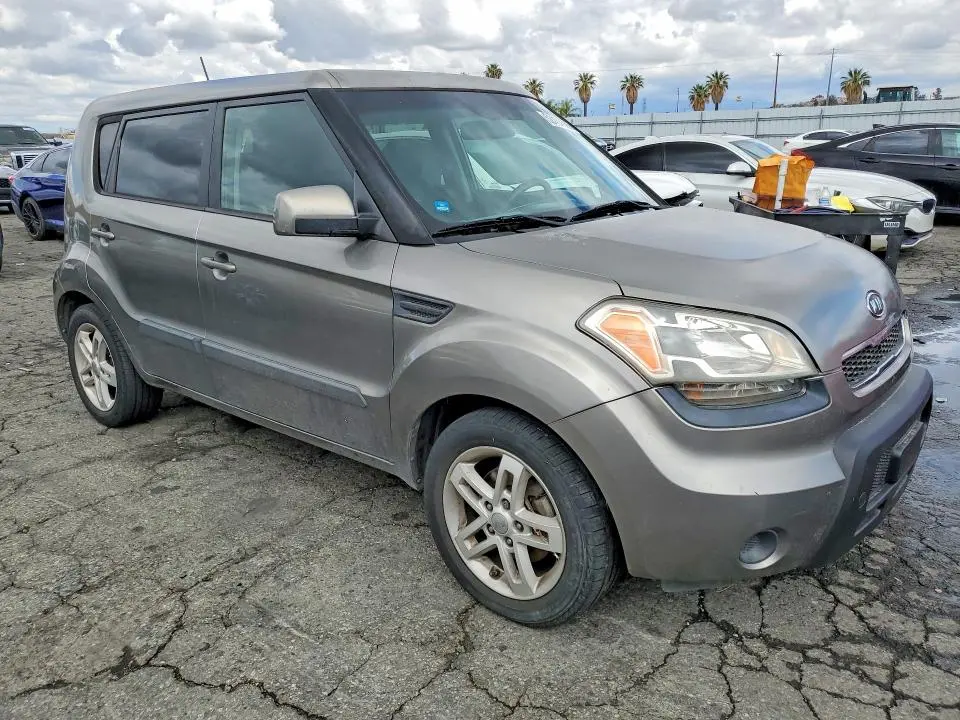 2011 KIA SOUL +  