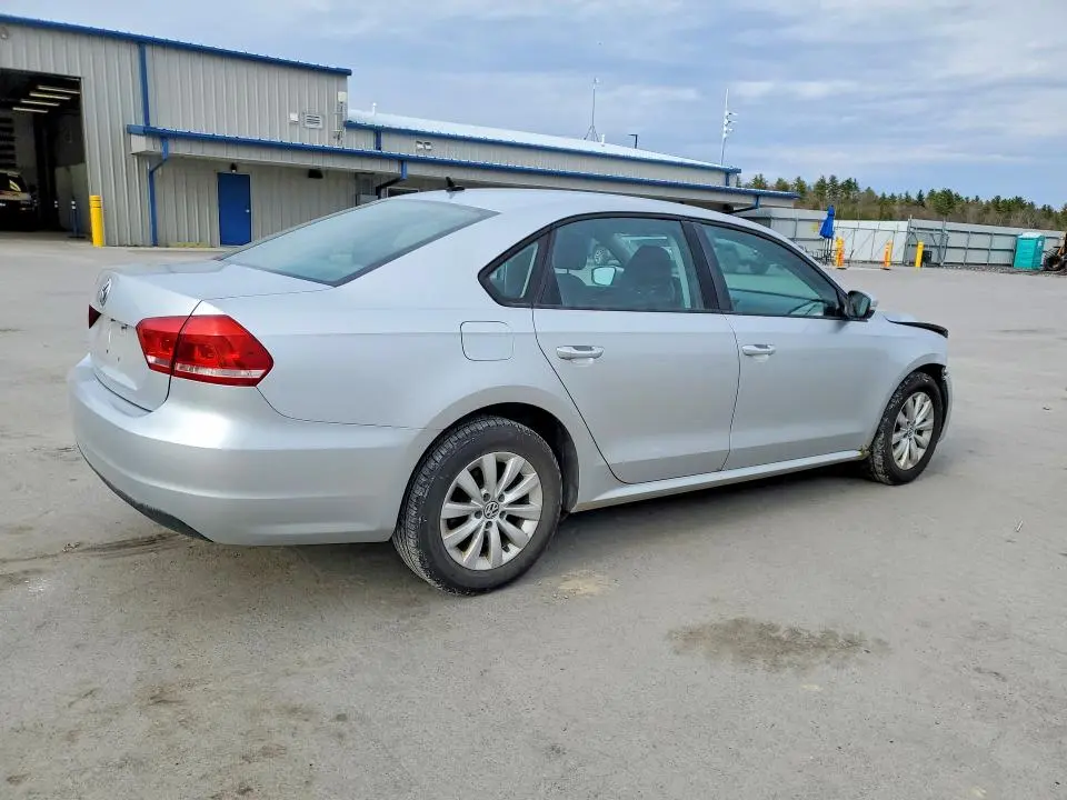 2013 VOLKSWAGEN PASSAT S  