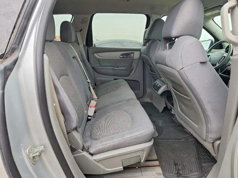 2014 CHEVROLET TRAVERSE LS  
