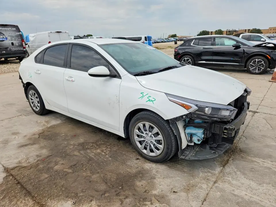 2024 KIA FORTE LX  