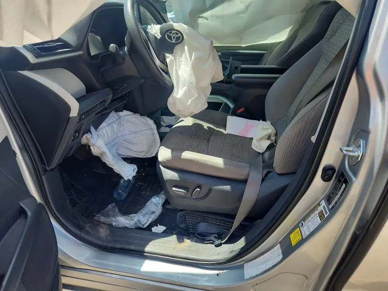 2021 TOYOTA SIENNA LE  