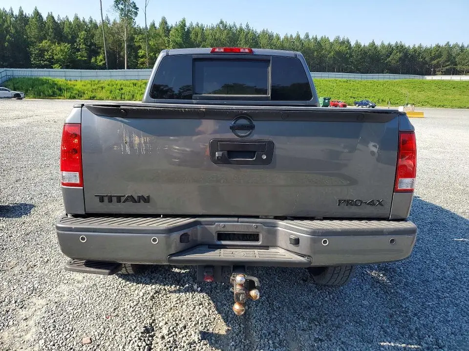 2013 NISSAN TITAN SV  