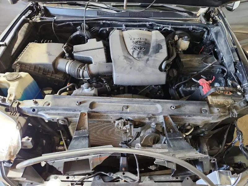 2020 TOYOTA TACOMA SR5 V6  