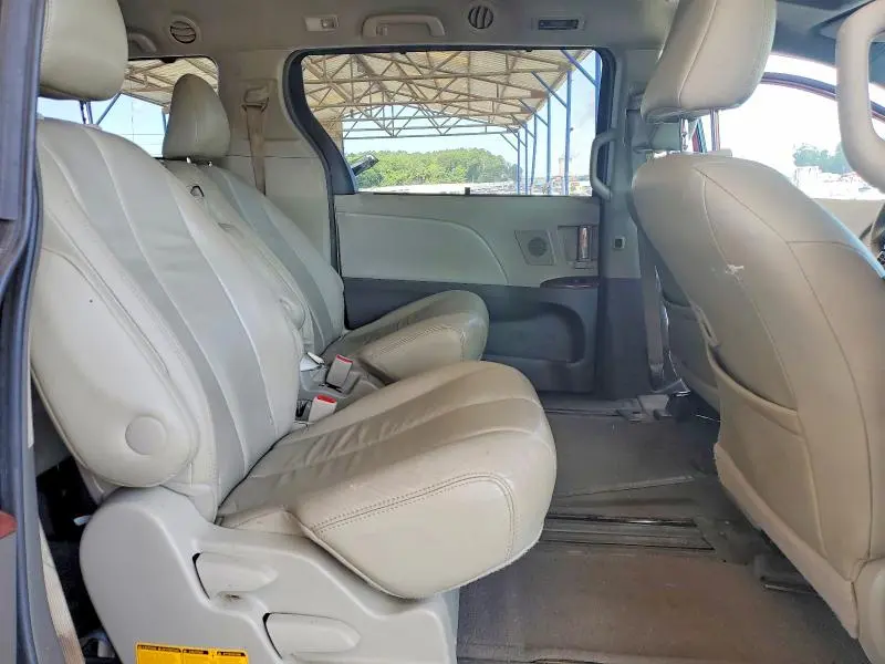 2014 TOYOTA SIENNA XLE 8-PASSENGER  