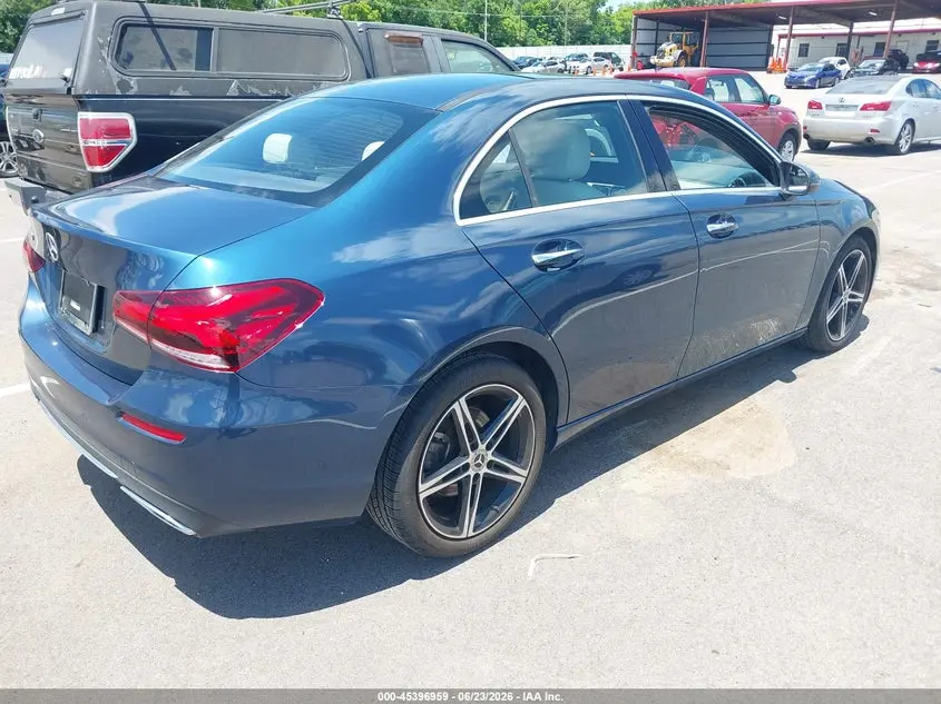 2022 MERCEDES-BENZ A 220  