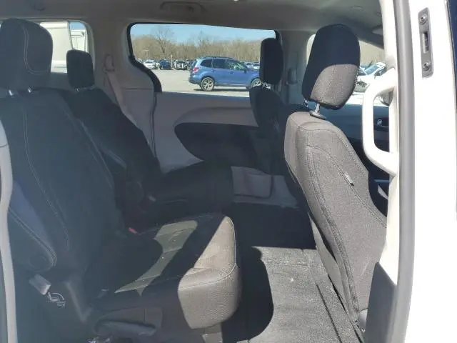 2023 CHRYSLER VOYAGER LX