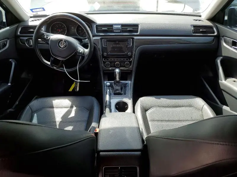 2018 VOLKSWAGEN PASSAT SE  