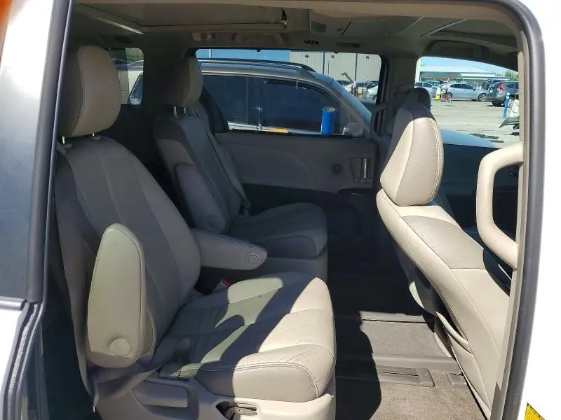 2014 TOYOTA SIENNA LIMITED 7-PASSENGER  