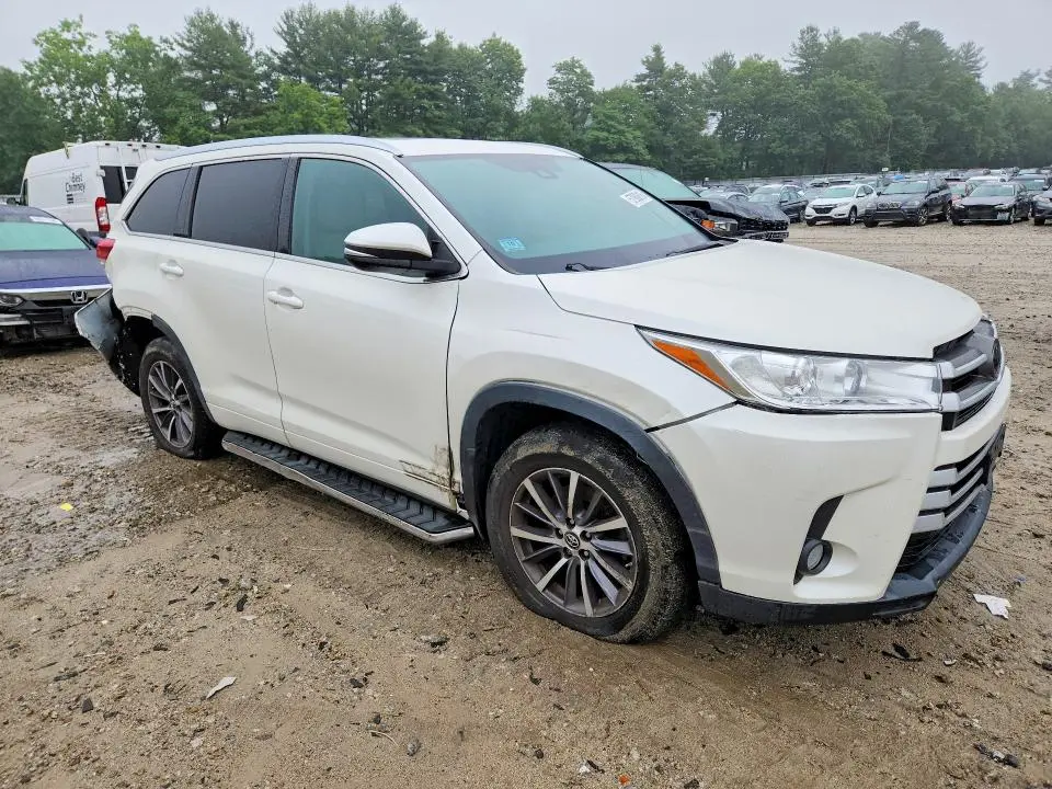 2018 TOYOTA HIGHLANDER XLE  