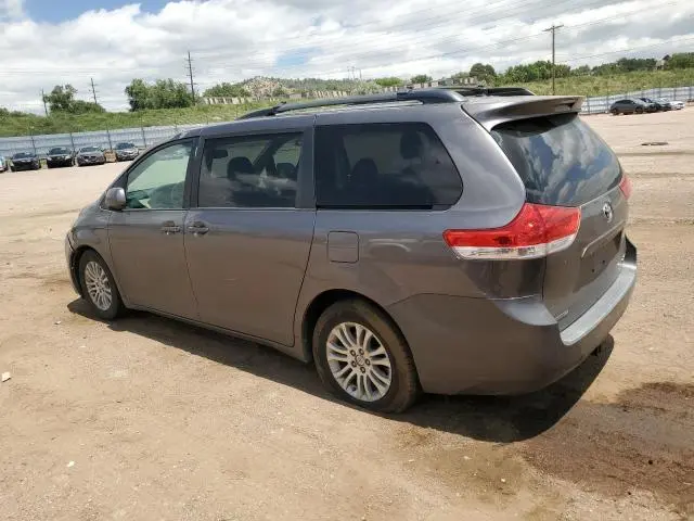 2011 TOYOTA SIENNA XLE  