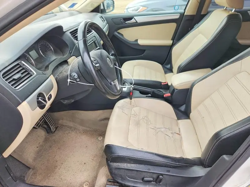 2013 VOLKSWAGEN JETTA SE  