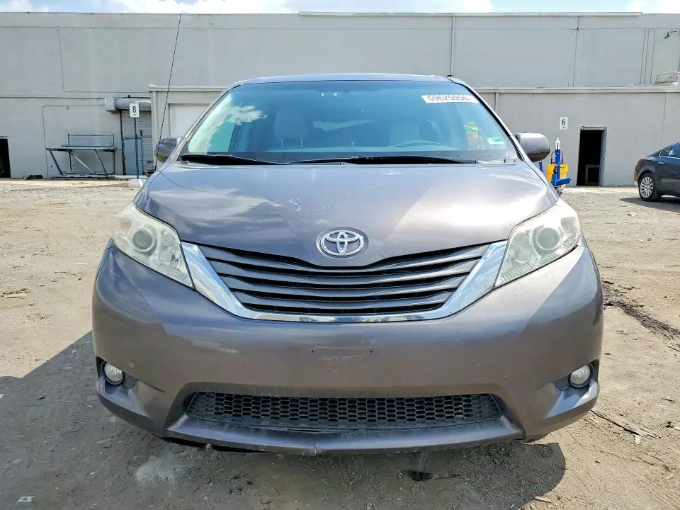 2013 TOYOTA SIENNA XLE 7-PASSENGER  