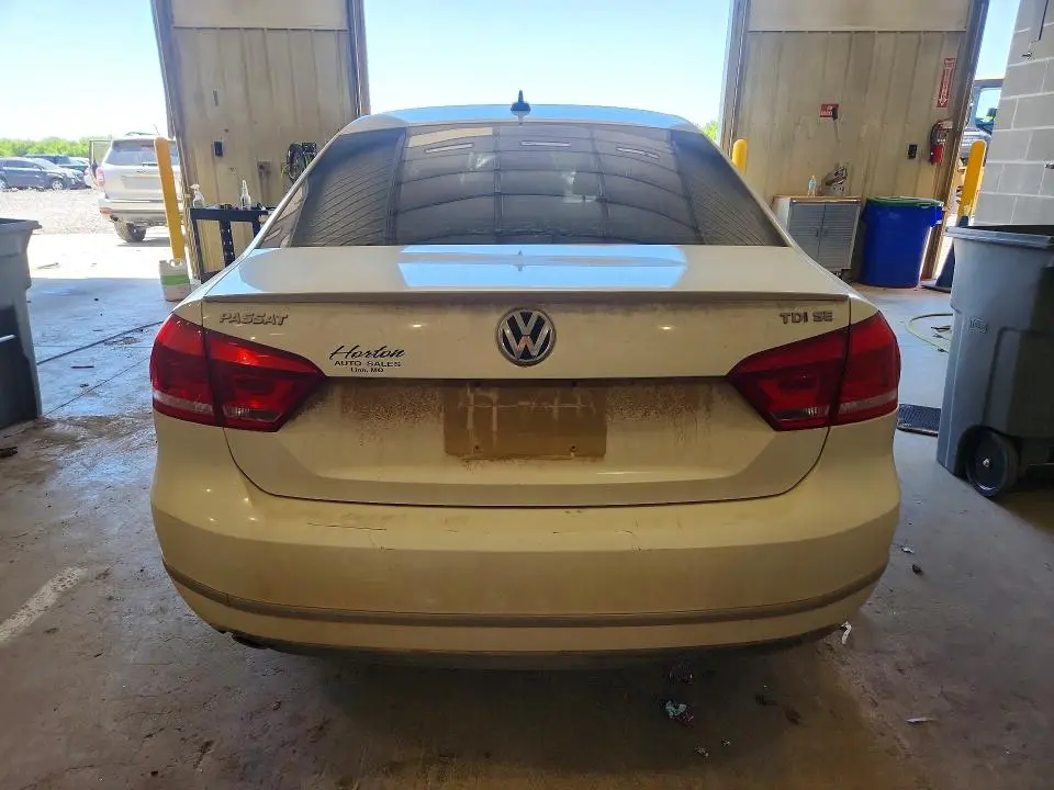 2014 VOLKSWAGEN PASSAT SE  