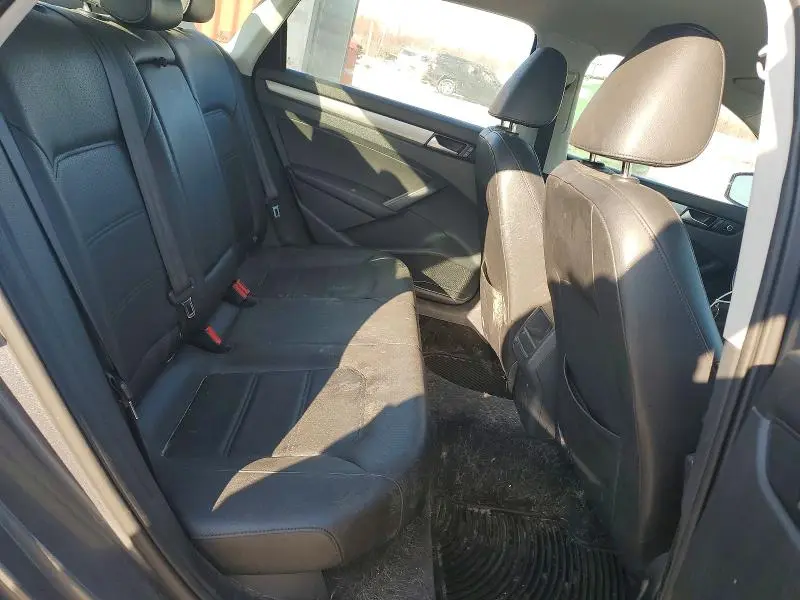 2015 VOLKSWAGEN PASSAT S  