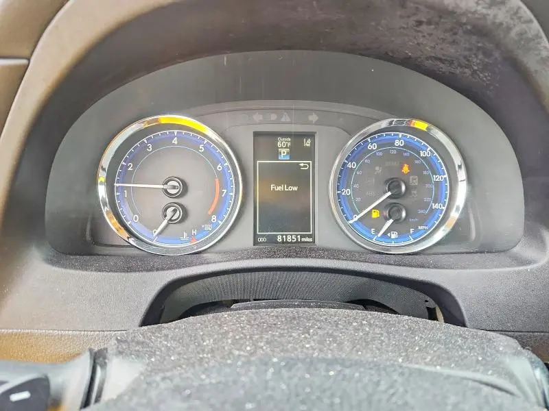 2017 TOYOTA COROLLA SE  