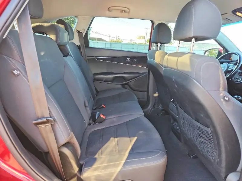 2018 KIA SORENTO LX  