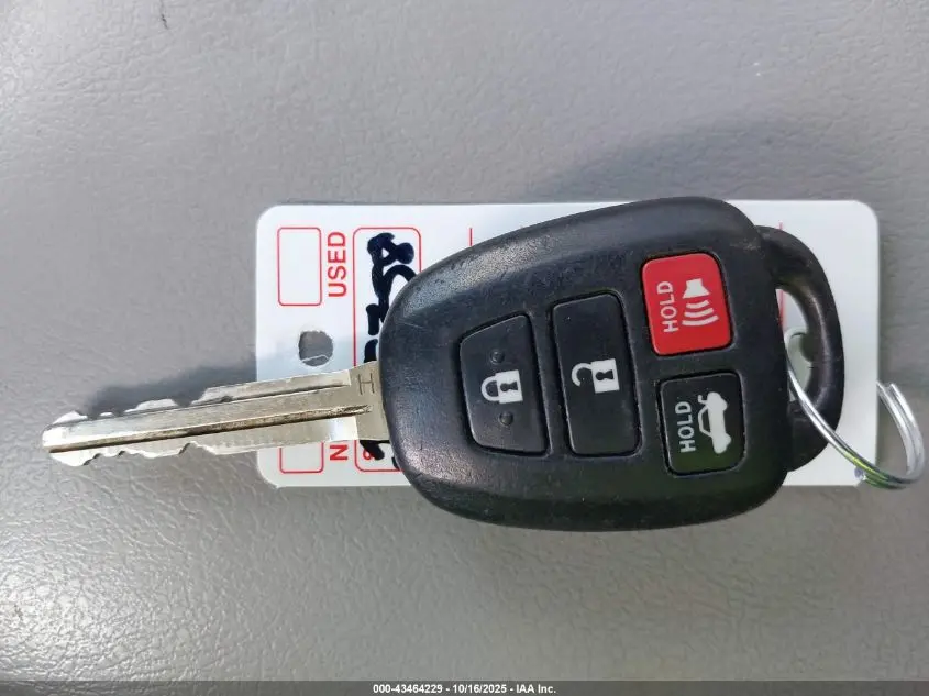 2016 TOYOTA CAMRY LE