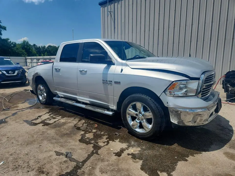 2015 RAM 1500 SLT  
