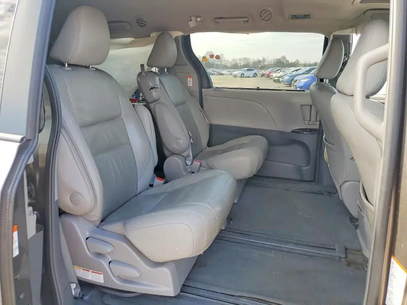 2015 TOYOTA SIENNA XLE PREMIUM 8-PASSENGER  