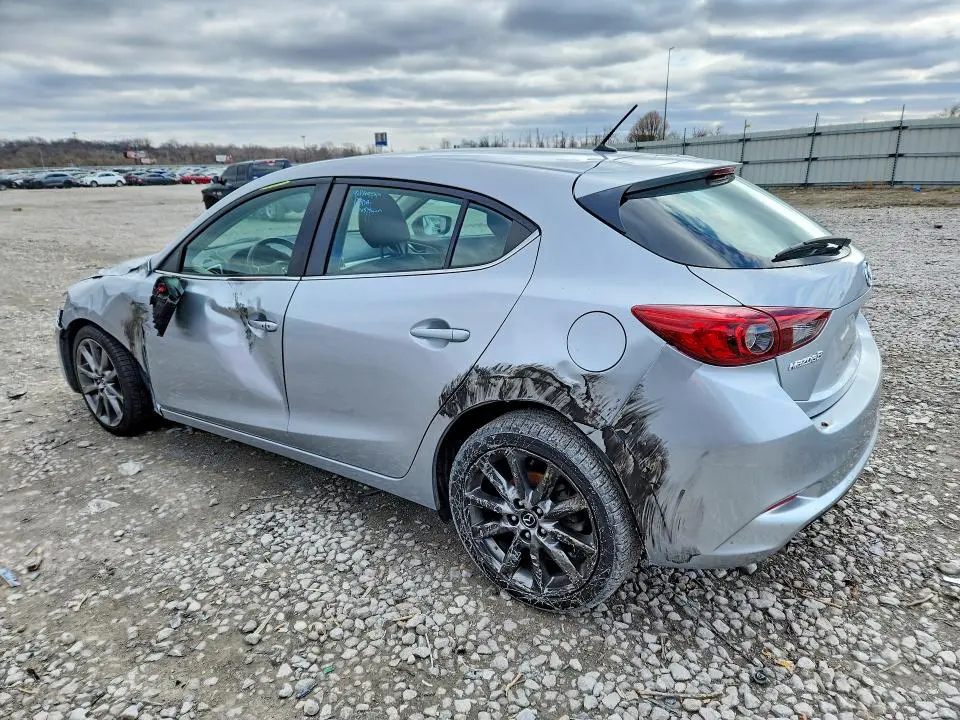 2018 MAZDA 3 TOURING  