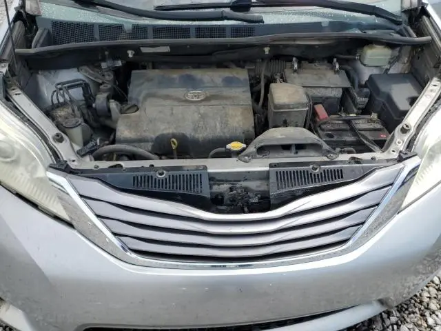 2015 TOYOTA SIENNA XLE  