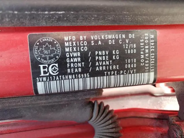 2017 VOLKSWAGEN BEETLE SE  