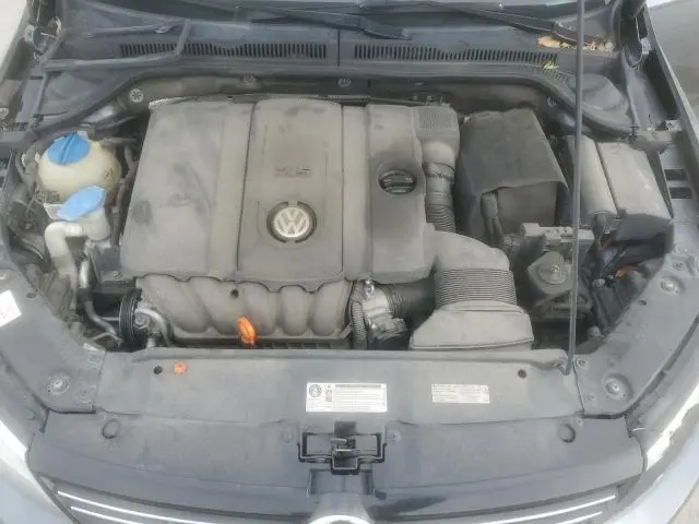 2013 VOLKSWAGEN JETTA SE  
