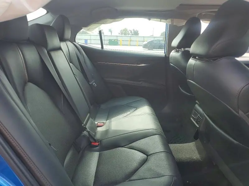 2020 TOYOTA CAMRY XLE  