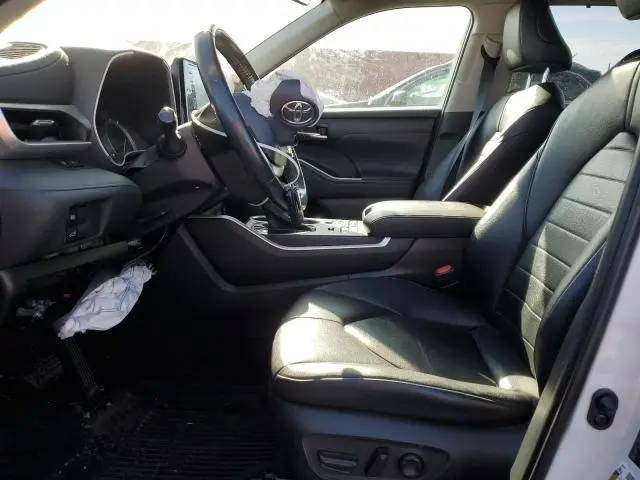 2022 TOYOTA HIGHLANDER XLE  