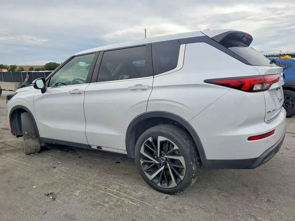 2022 MITSUBISHI OUTLANDER ES  