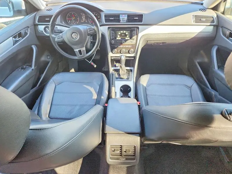 2013 VOLKSWAGEN PASSAT SE  