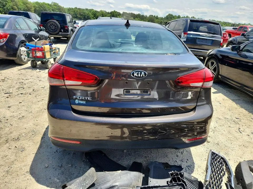 2017 KIA FORTE LX  
