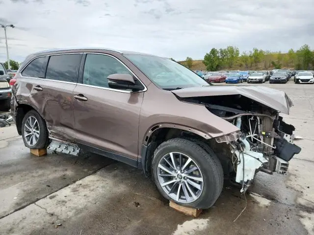 2019 TOYOTA HIGHLANDER SE  