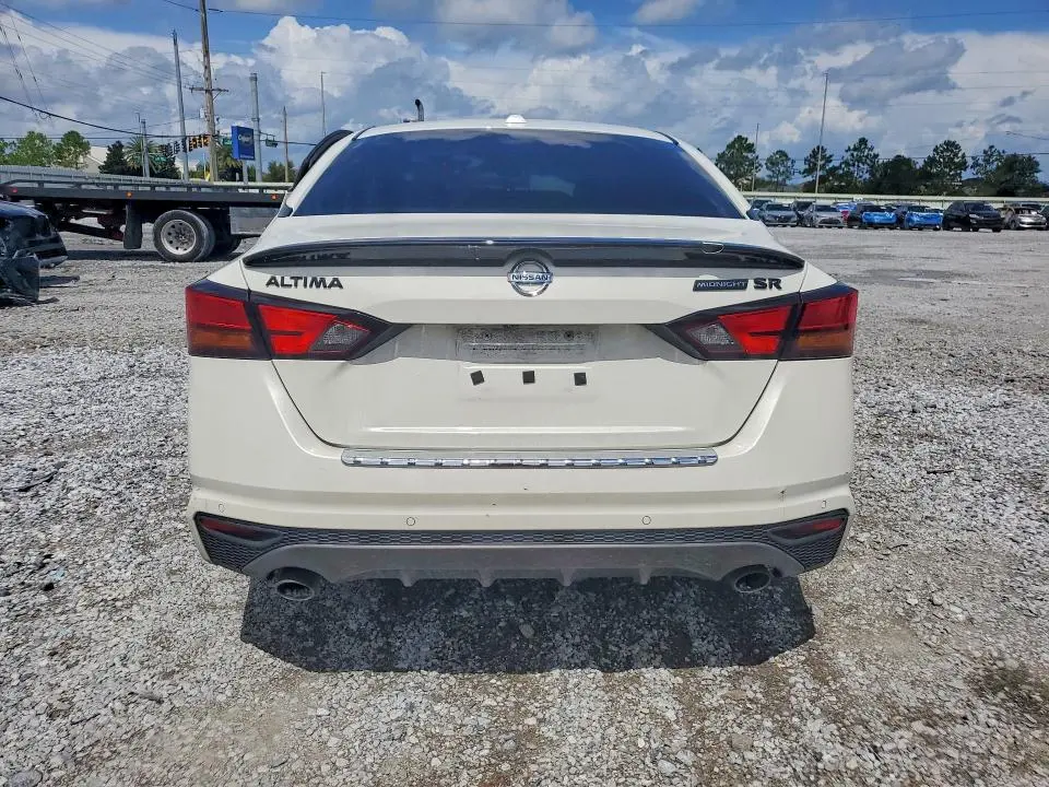 2022 NISSAN ALTIMA SR  
