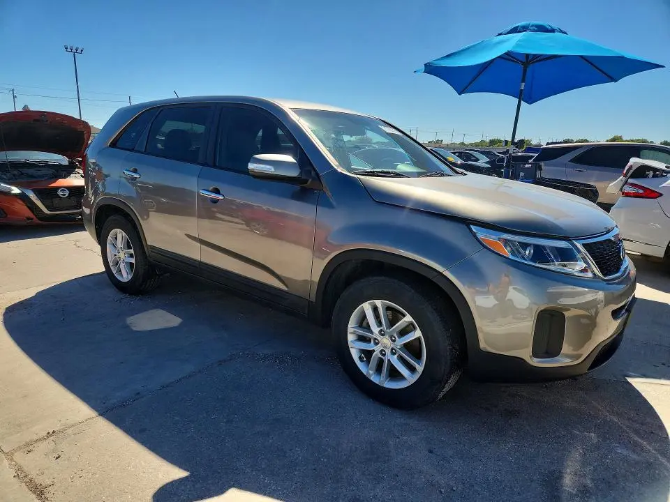 2015 KIA SORENTO LX  