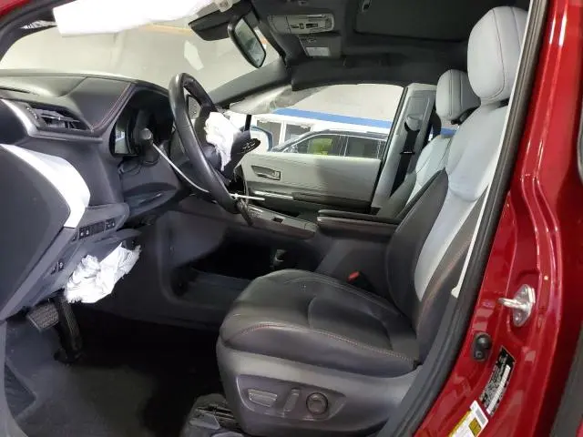 2021 TOYOTA SIENNA XSE  