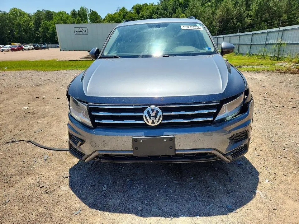 2021 VOLKSWAGEN TIGUAN SE  