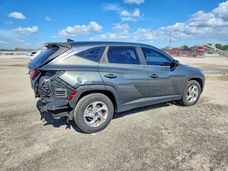 2022 HYUNDAI TUCSON SE  