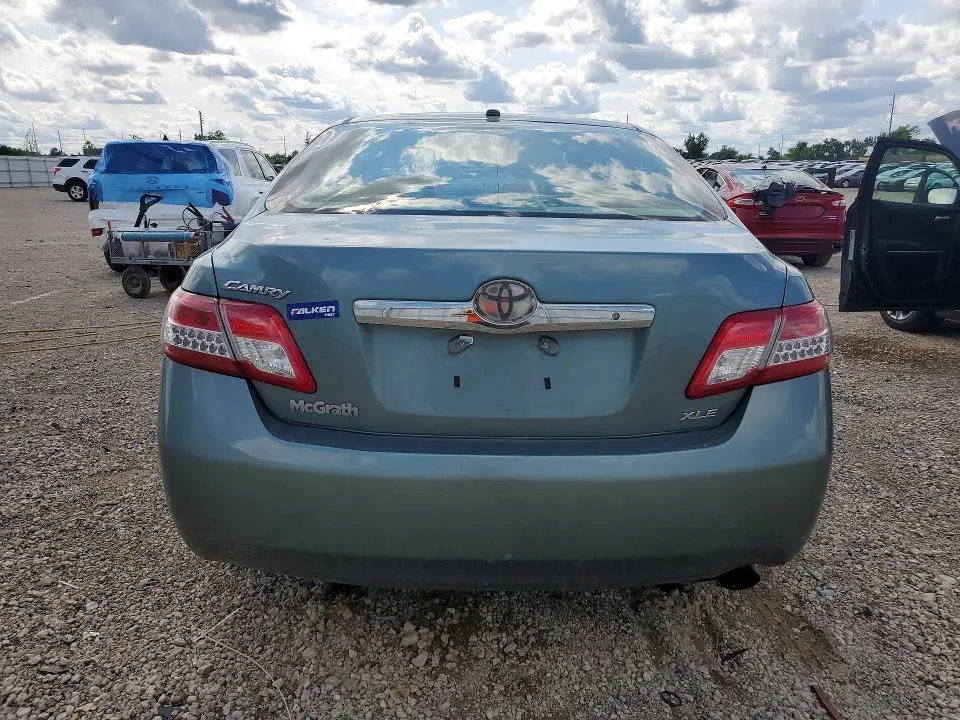 2010 TOYOTA CAMRY XLE  