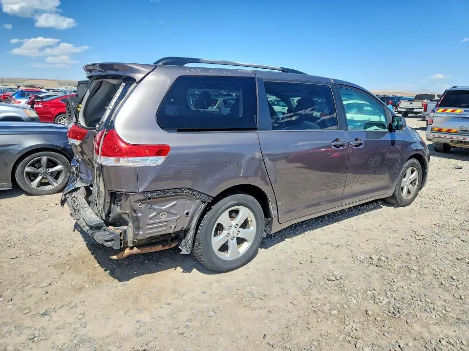 2011 TOYOTA SIENNA LE  