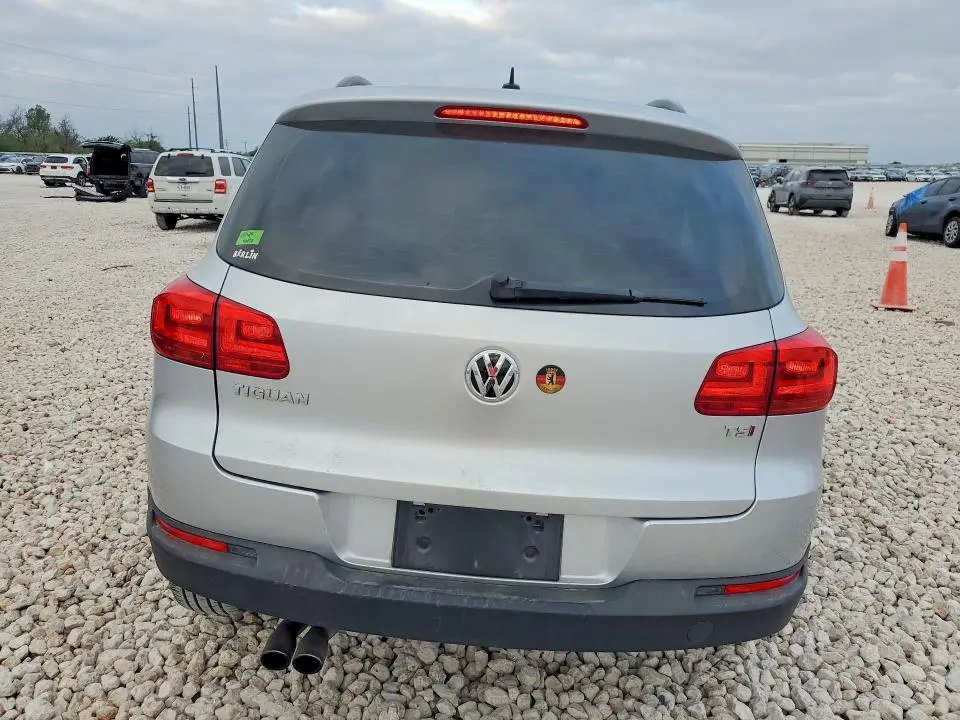 2016 VOLKSWAGEN TIGUAN S  