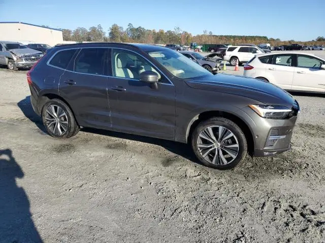 2022 VOLVO XC60 B5 MOMENTUM  
