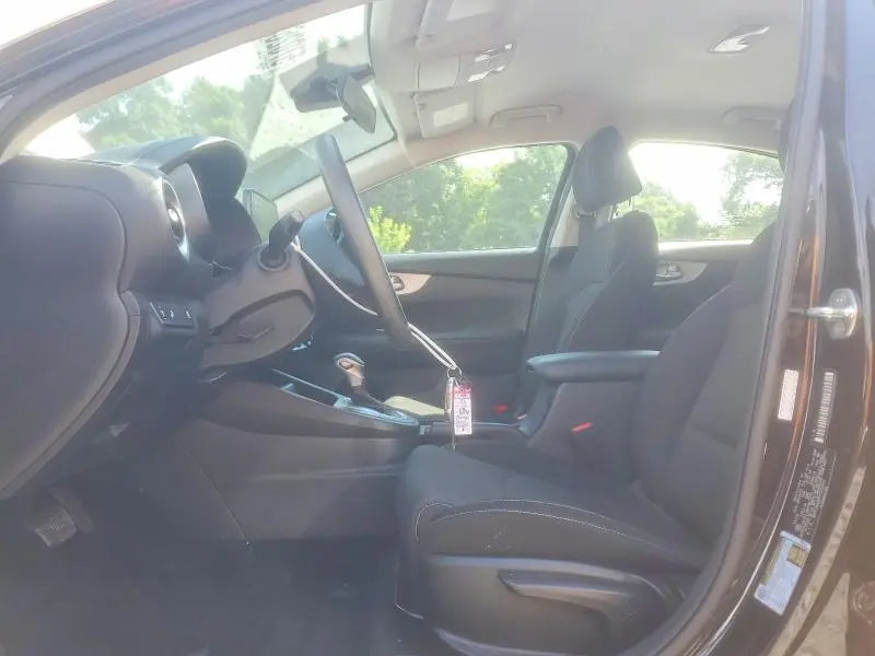 2023 KIA FORTE LX  