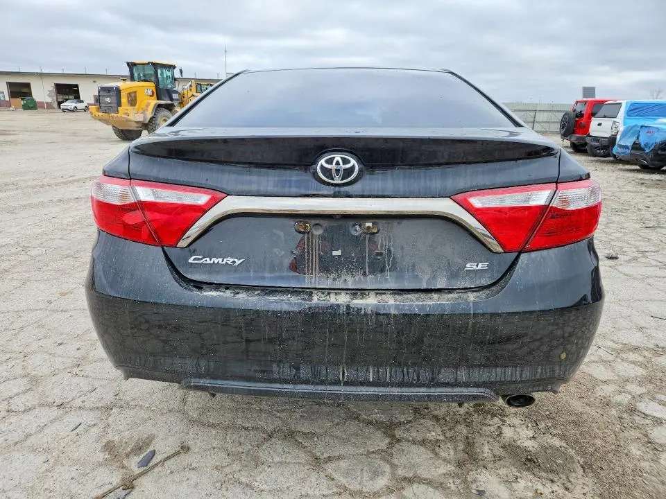 2015 TOYOTA CAMRY SE  