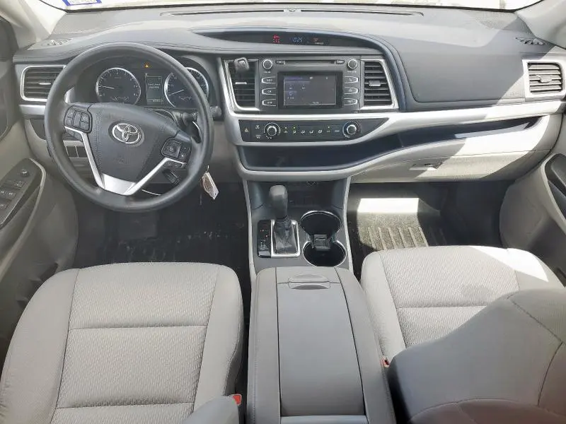 2019 TOYOTA HIGHLANDER LE  
