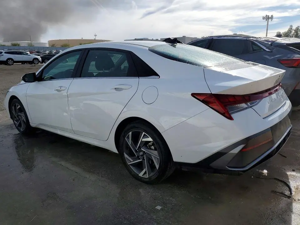 2025 HYUNDAI ELANTRA SEL  