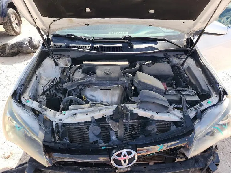 2015 TOYOTA CAMRY SE  